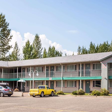 Super 8 By Wyndham Quesnel Bc Hotel Buitenkant foto