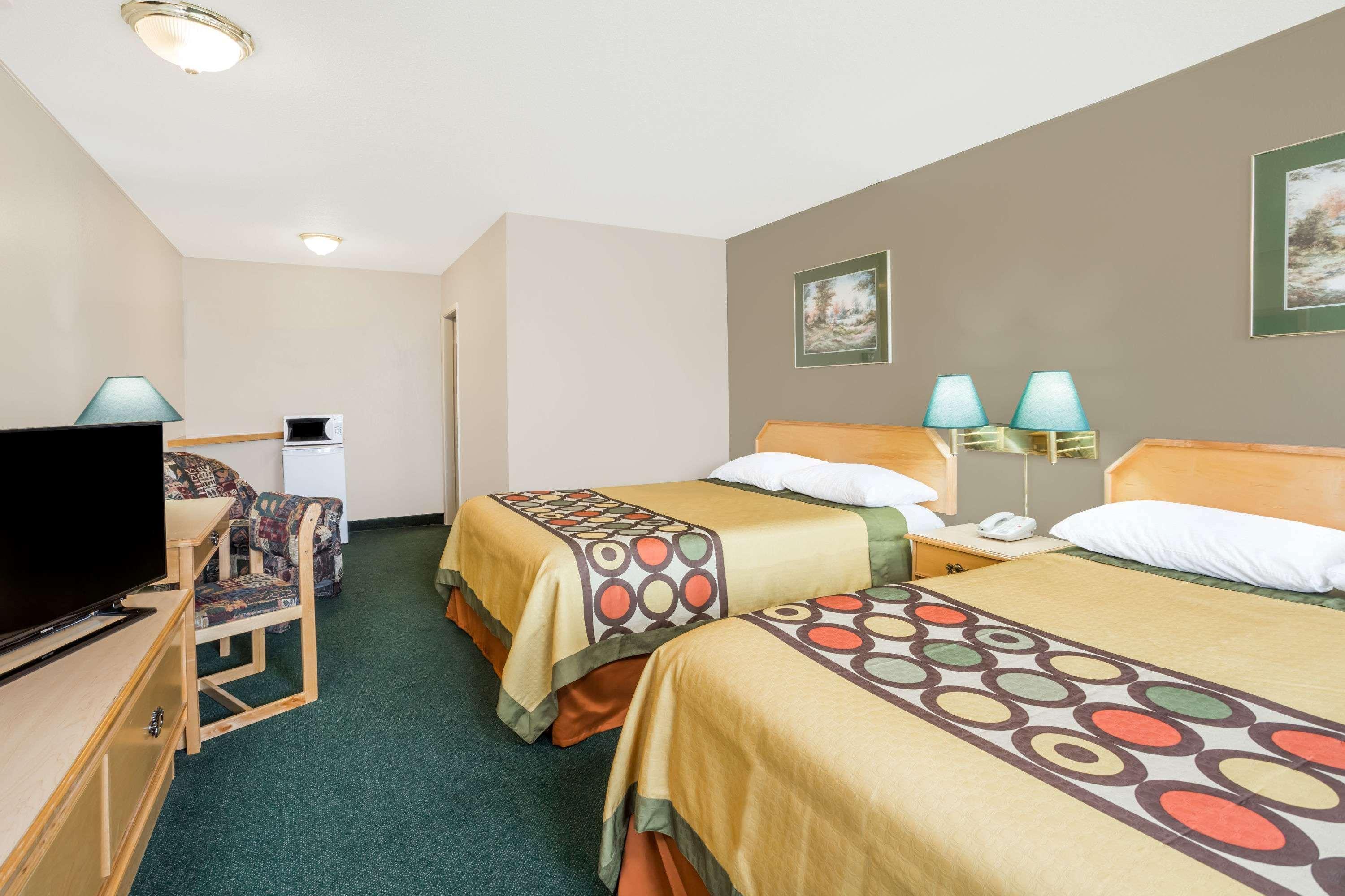 Super 8 By Wyndham Quesnel Bc Hotel Buitenkant foto