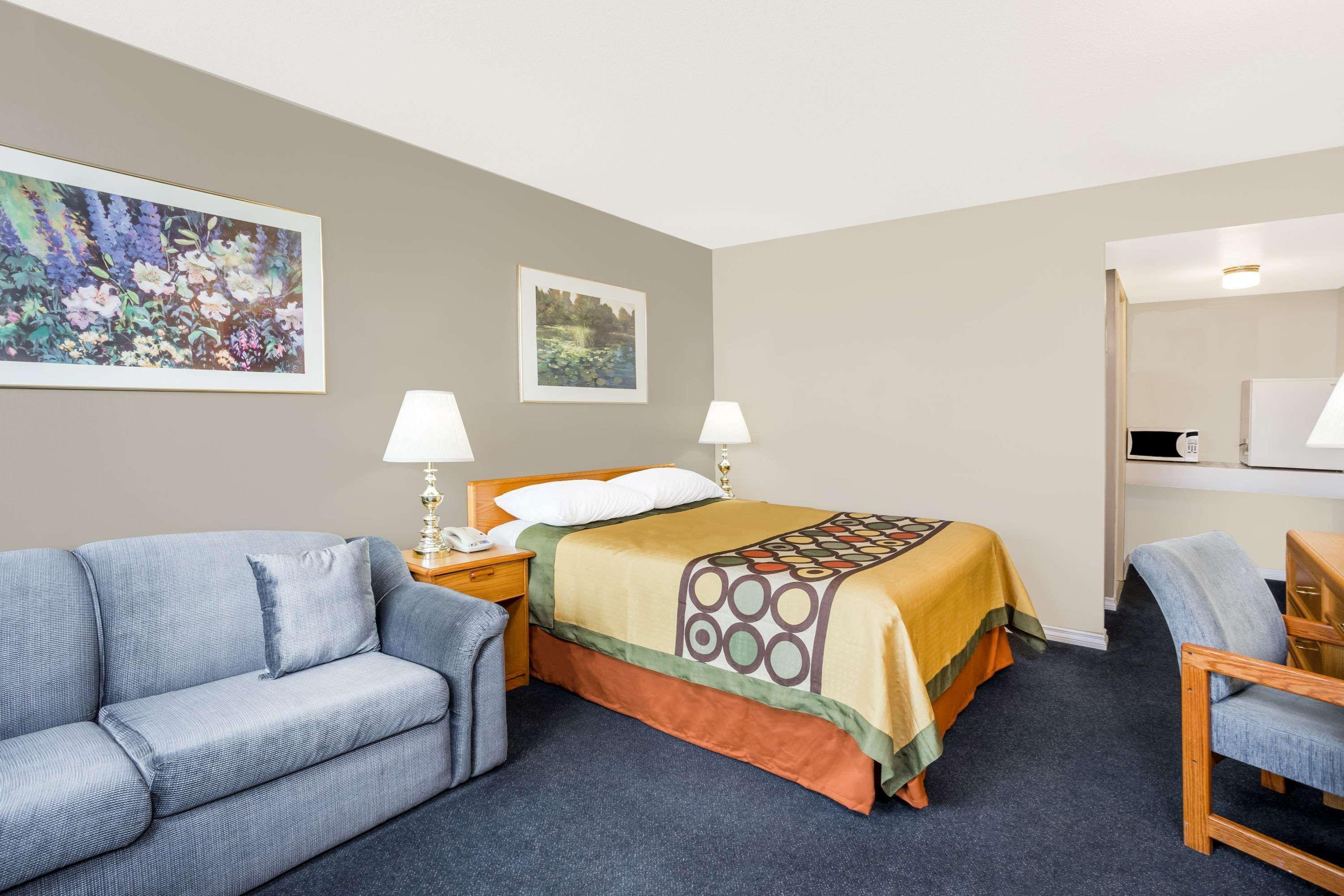 Super 8 By Wyndham Quesnel Bc Hotel Buitenkant foto