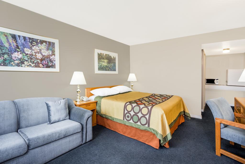 Super 8 By Wyndham Quesnel Bc Hotel Buitenkant foto